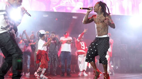 Drake Shows Support for Lil Wayne Online Amid Super Bowl Debates