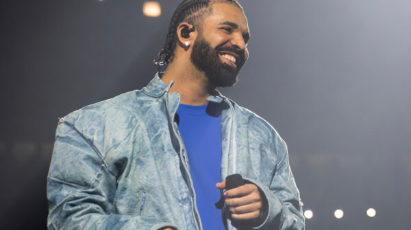 Drake Gets New Chain to Celebrate Forthcoming Austrailia Tour